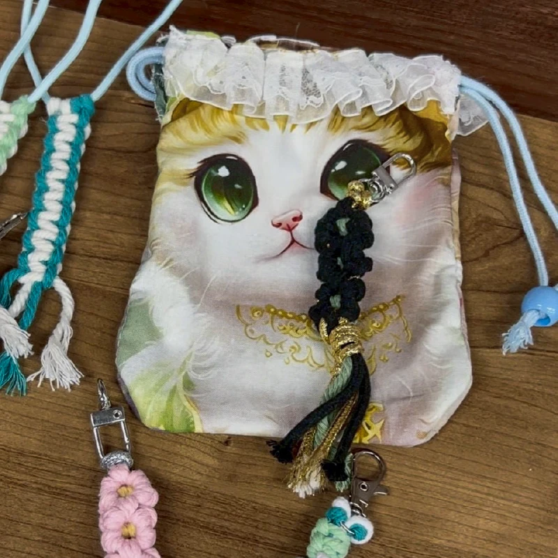 完成したスマホのストラップ