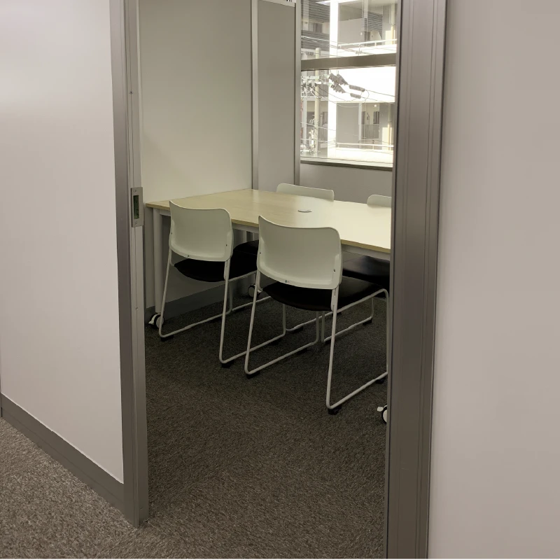 相談は面談室で